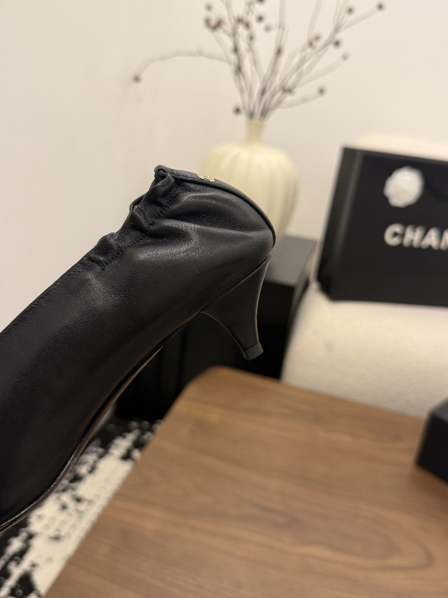 샤넬(CHANEL) 주름 디테일 스틸레토 펌프스 신발