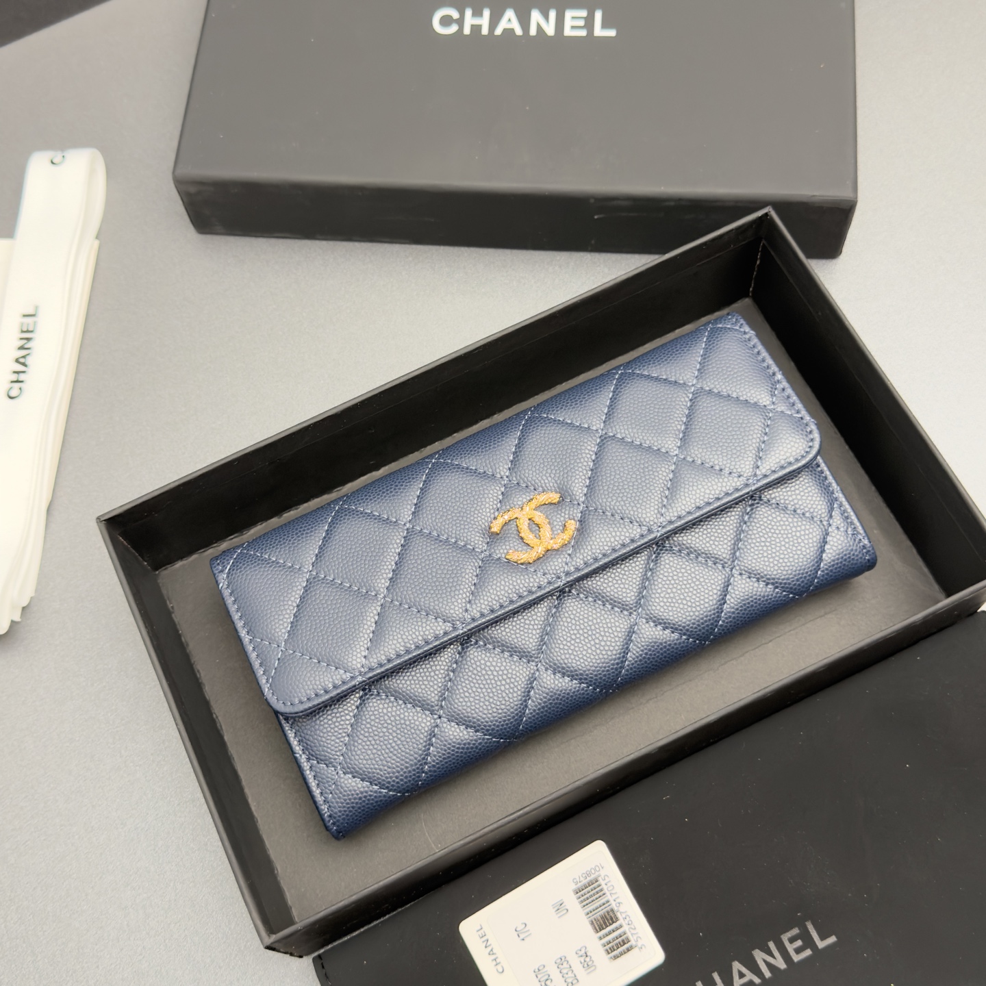 [Chanel] 샤넬 26SS 캐비어 멀티 젬스톤 플랩 장지갑