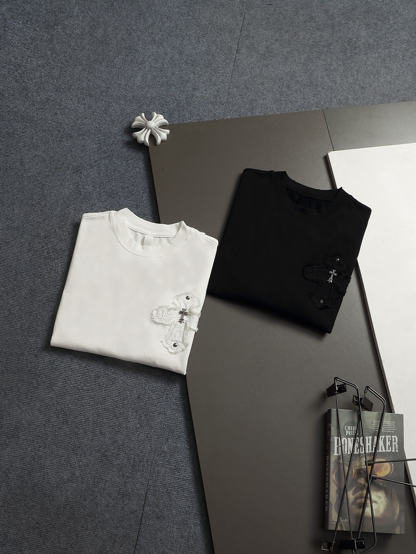 크롬하츠(CHROME HEARTS) 크로스 패치 자수 반팔 티셔츠 상의 의류