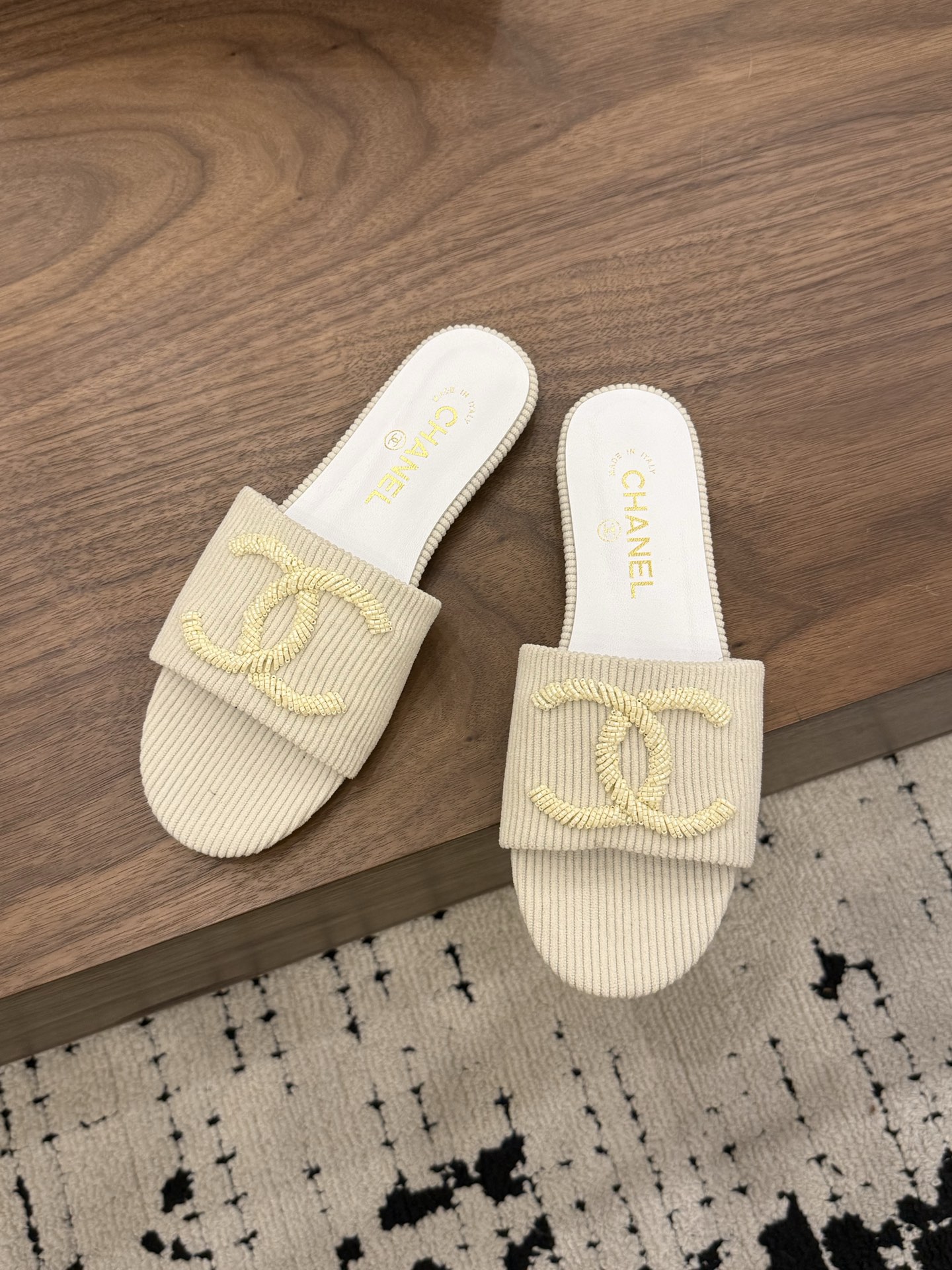 샤넬(CHANEL) 로고 스트라이프 플랫 슬리퍼 신발