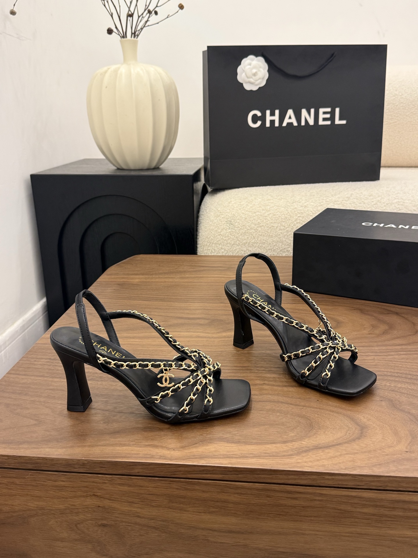 샤넬(CHANEL) 체인 스트랩 하이힐 샌들 신발