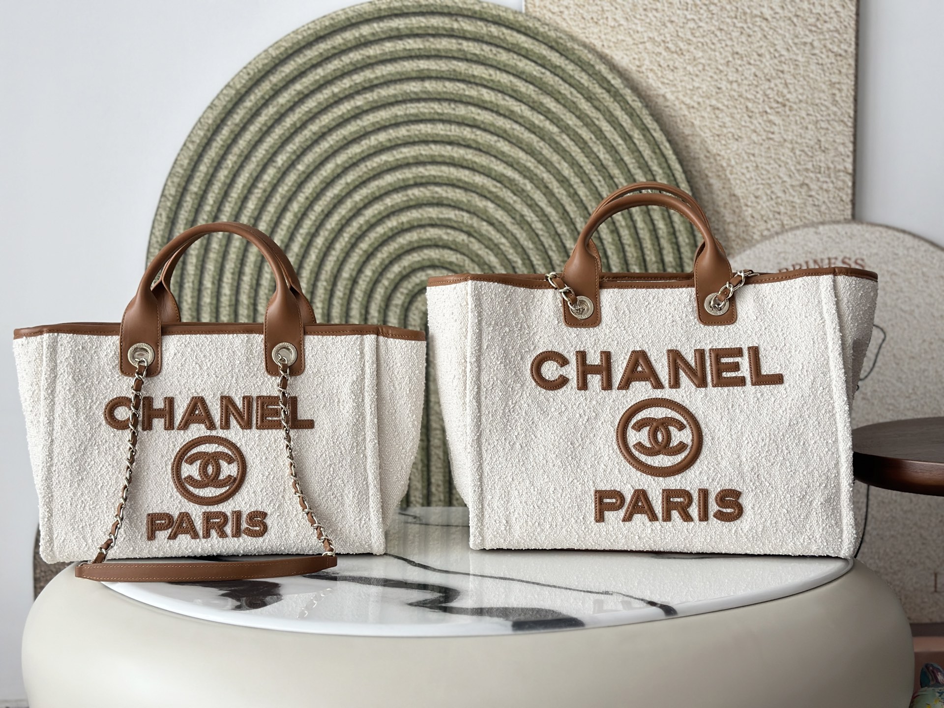 [Chanel] 샤넬 뉴 시즌 투인원 캔버스 쇼퍼 백 미디움 (화이트) 가방