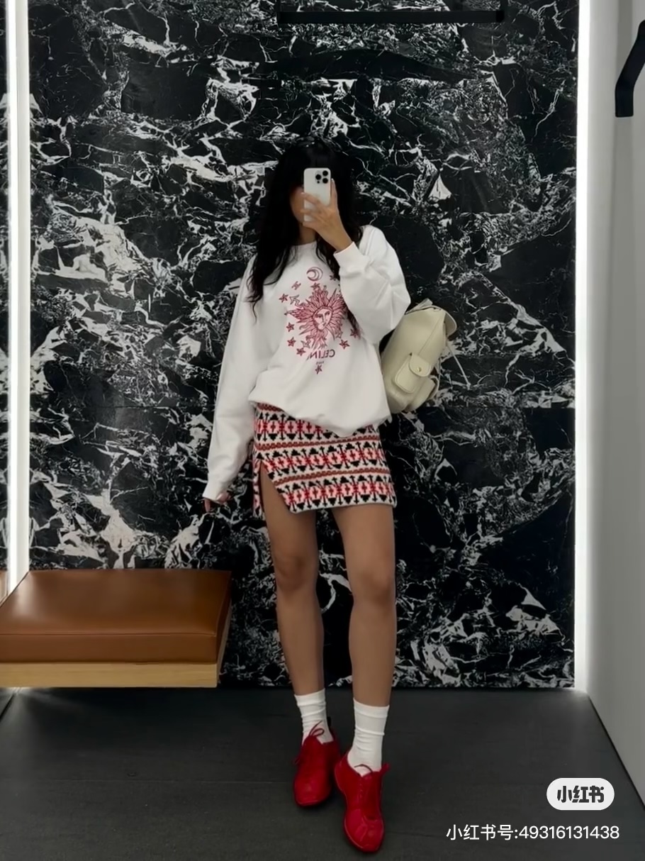 셀린느(CELINE) 스타 문 자수 맨투맨 상의 의류
