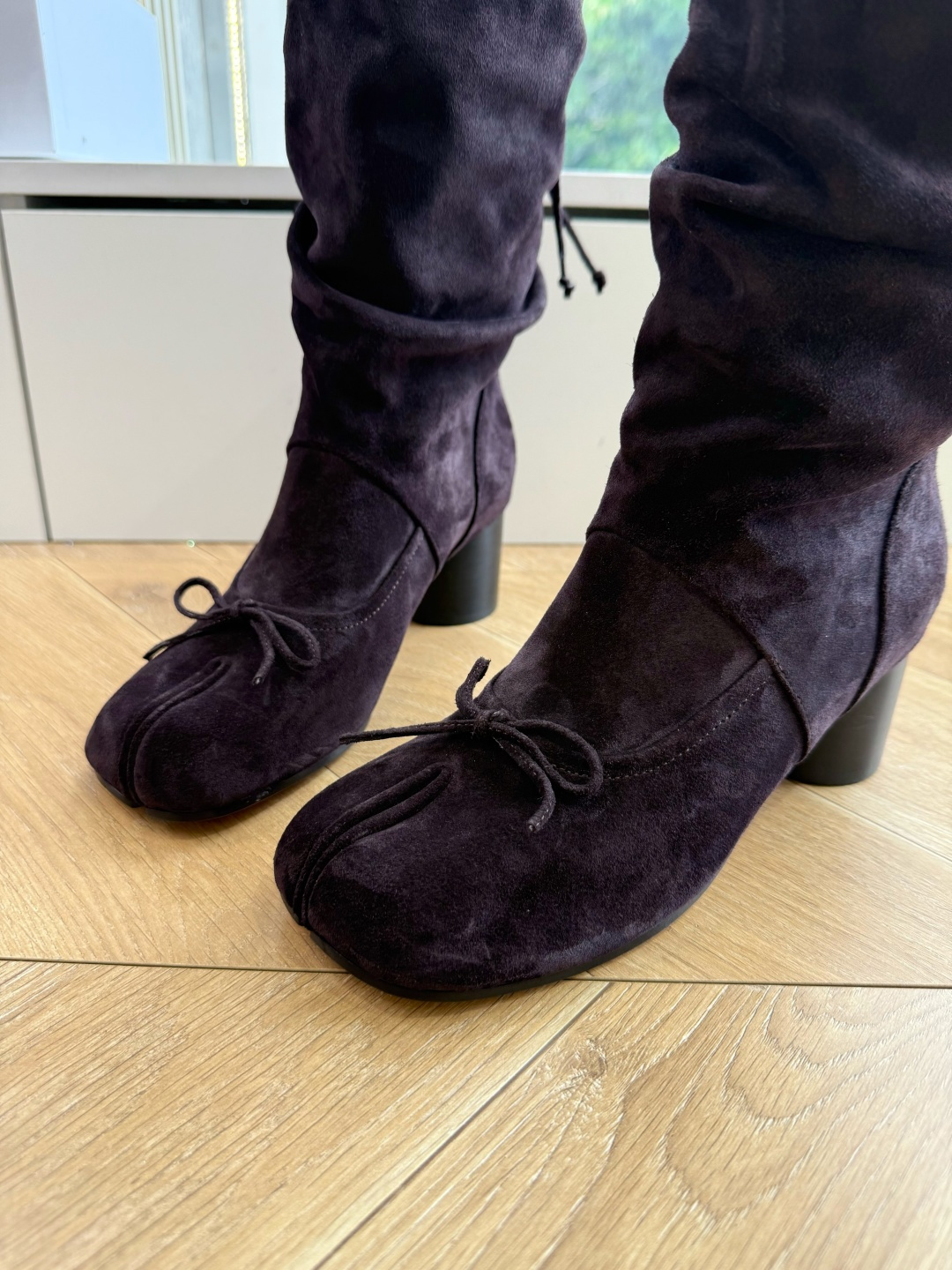 메종 마르지엘라(Maison Margiela) 타비 스웨이드 미들 부츠 신발