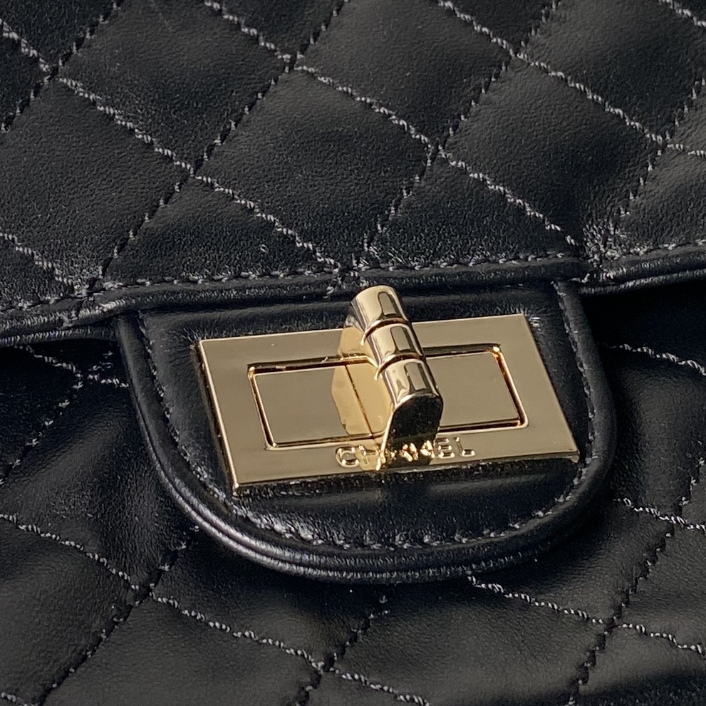 CHANEL A37587 샤넬 26S 크러쉬드 크링클드 카프스킨 클래식 2.55 백 (31cm) 가방