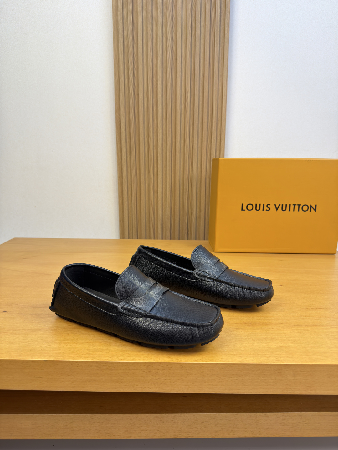 LV 루이비통 엠보 소가죽 로퍼 (보트슈즈) 신발