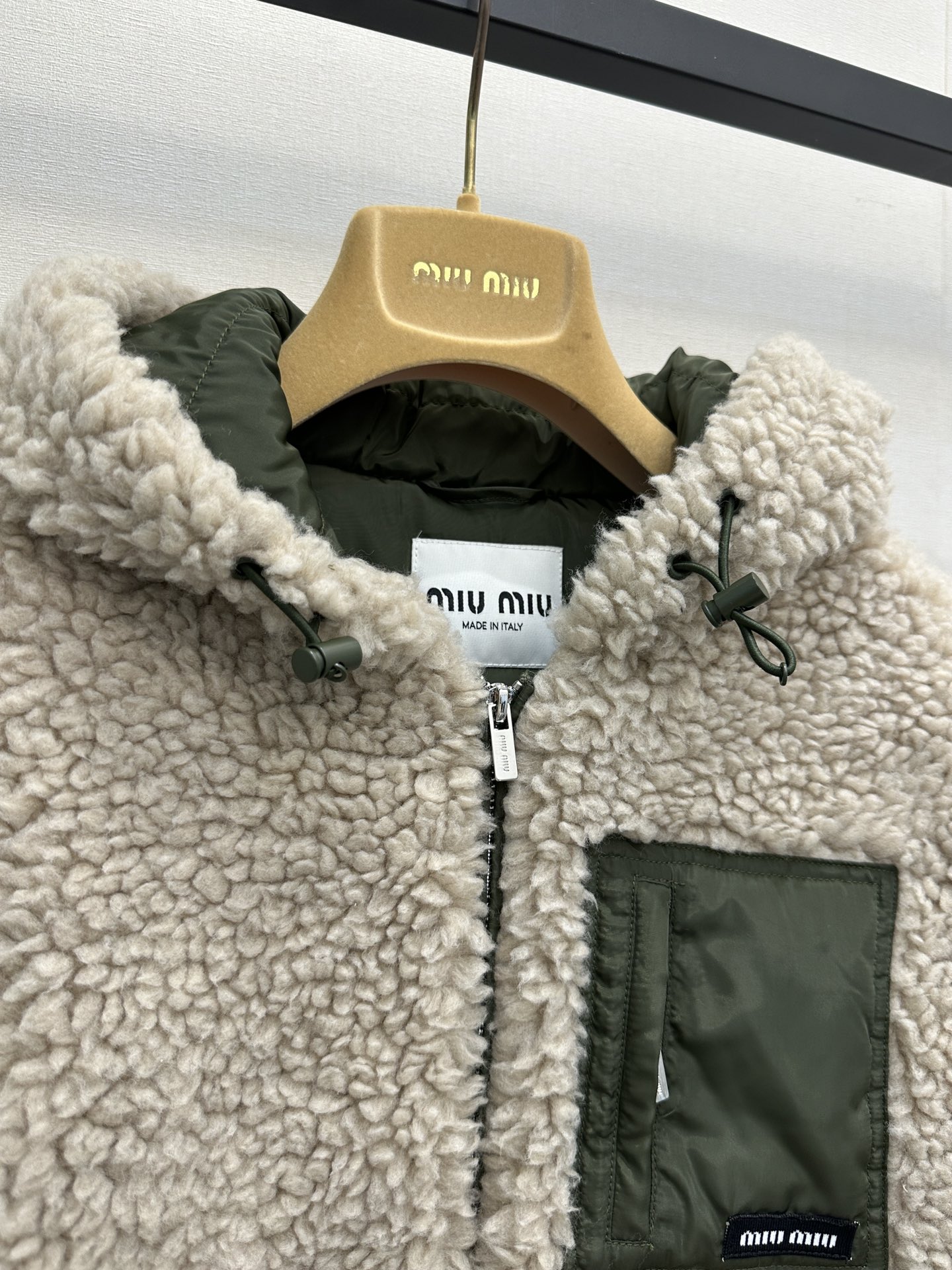 미우미우(MIU MIU) 테디 퍼 배색 후드 다운 패딩 재킷 의류