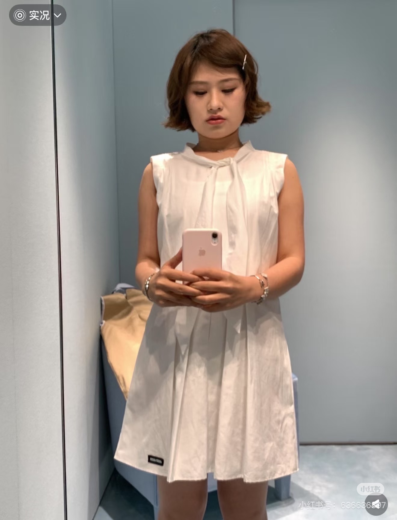 미우미우(MiuMiu) 리본 디테일 슬리브리스 원피스 의류
