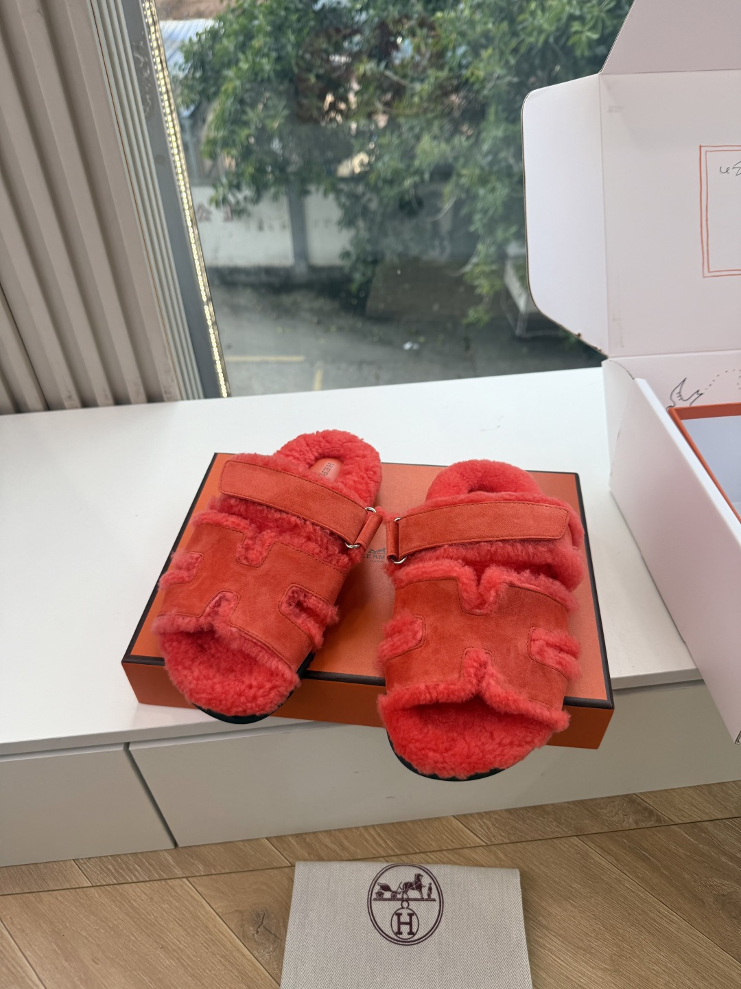 에르메스(HERMES) 시어링 퍼 뮬 슬리퍼 신발