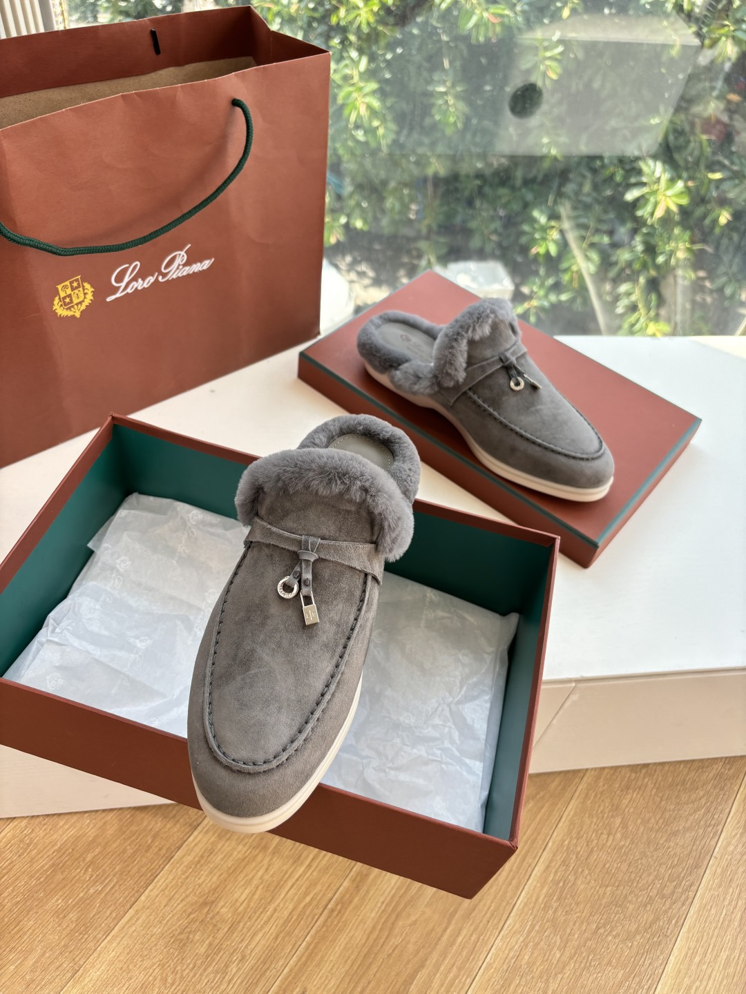 로로피아나(Loro Piana) 커플 퍼 트리밍 스웨이드 뮬 슬리퍼 신발