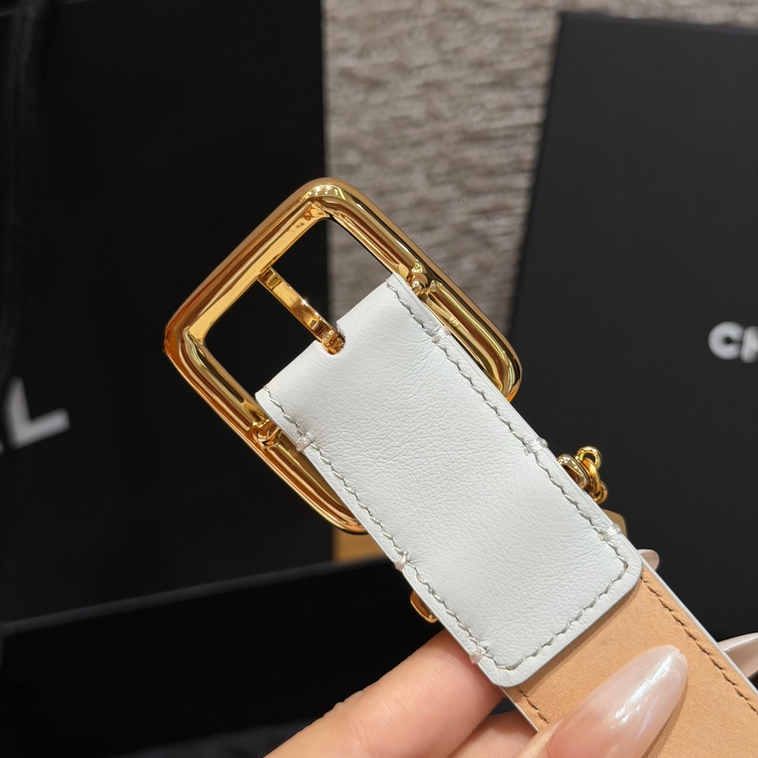 샤넬(CHANEL) 카프스킨 브라스 핀 골드 버클 벨트