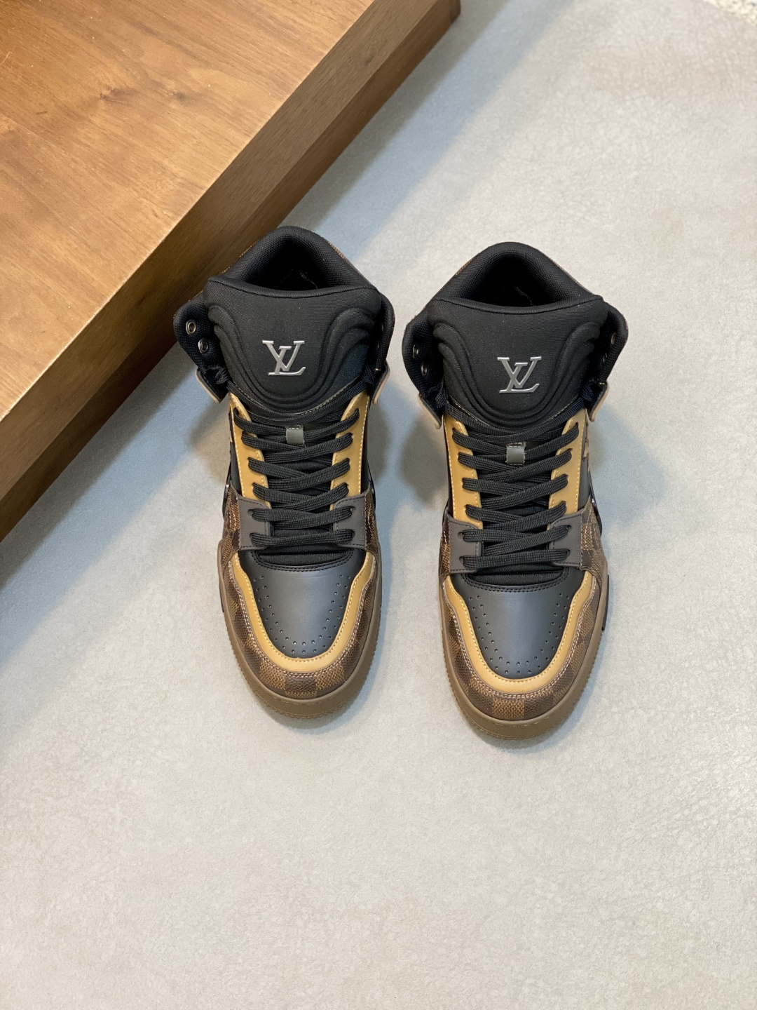 [Louis Vuitton] LV 루이비통 핸드메이드 패치워크 레더 하이탑 스니커즈 신발