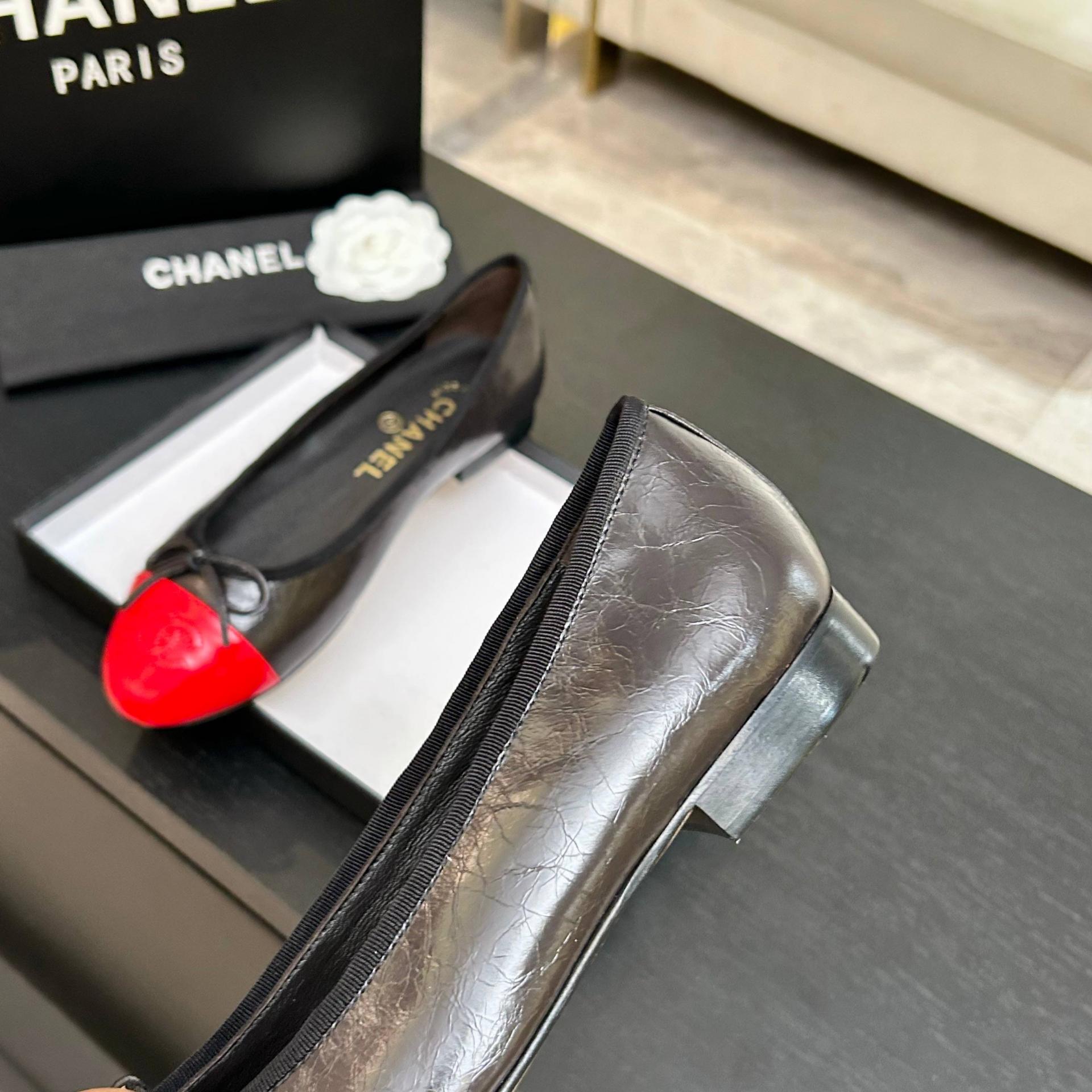 샤넬(CHANEL) 리본 배색 발레리나 플랫슈즈 신발