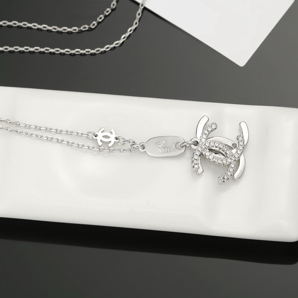 샤넬(CHANEL) 로고 펜던트 목걸이 악세사리