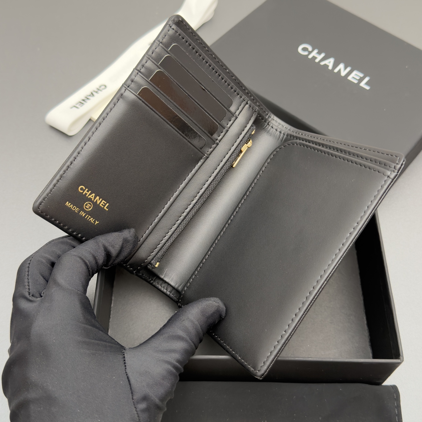 [Chanel] 샤넬 메탈 로고 지퍼 여권/멀티 지갑