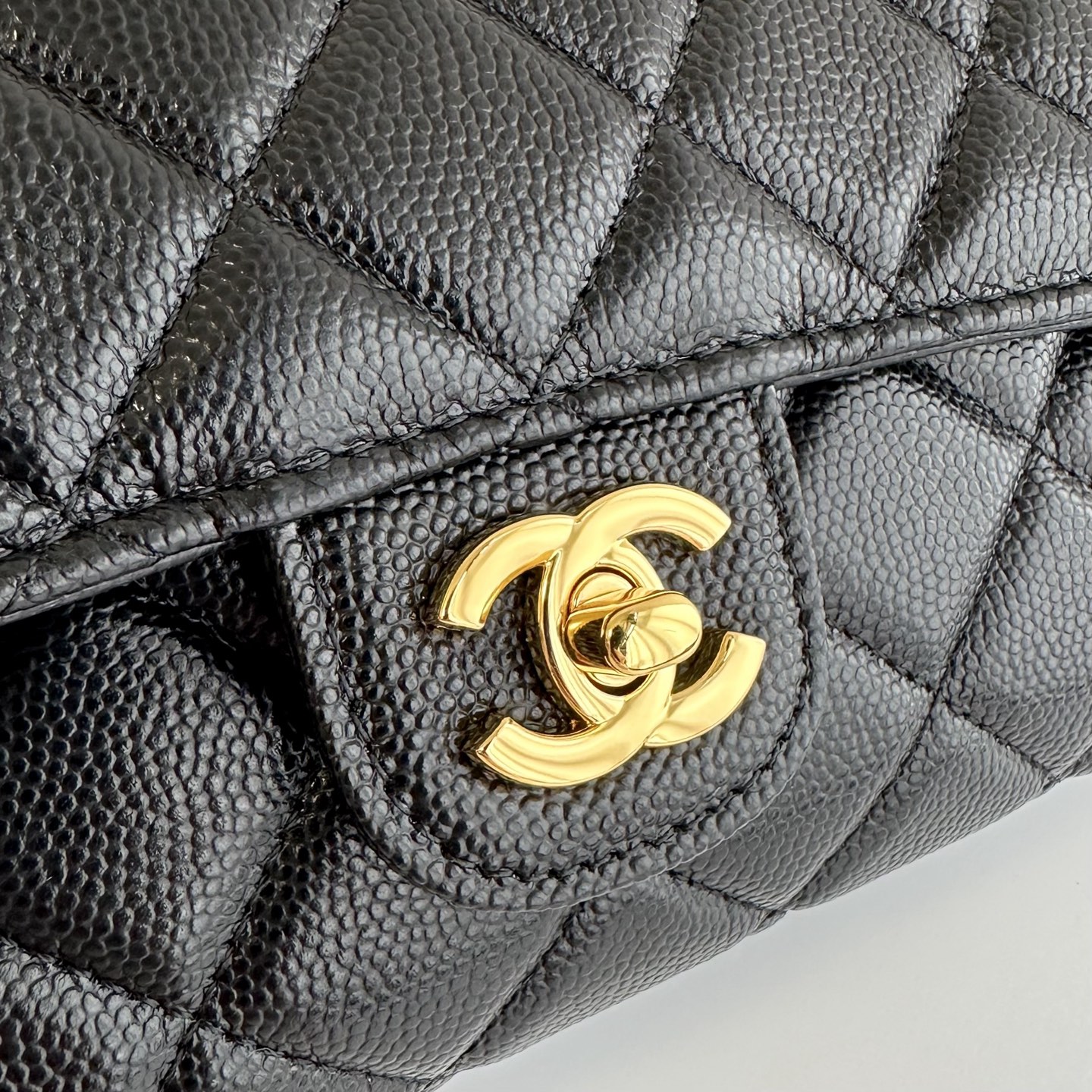 CHANEL 샤넬 26A 시리즈 탑핸들 체인 플랩 백 가방