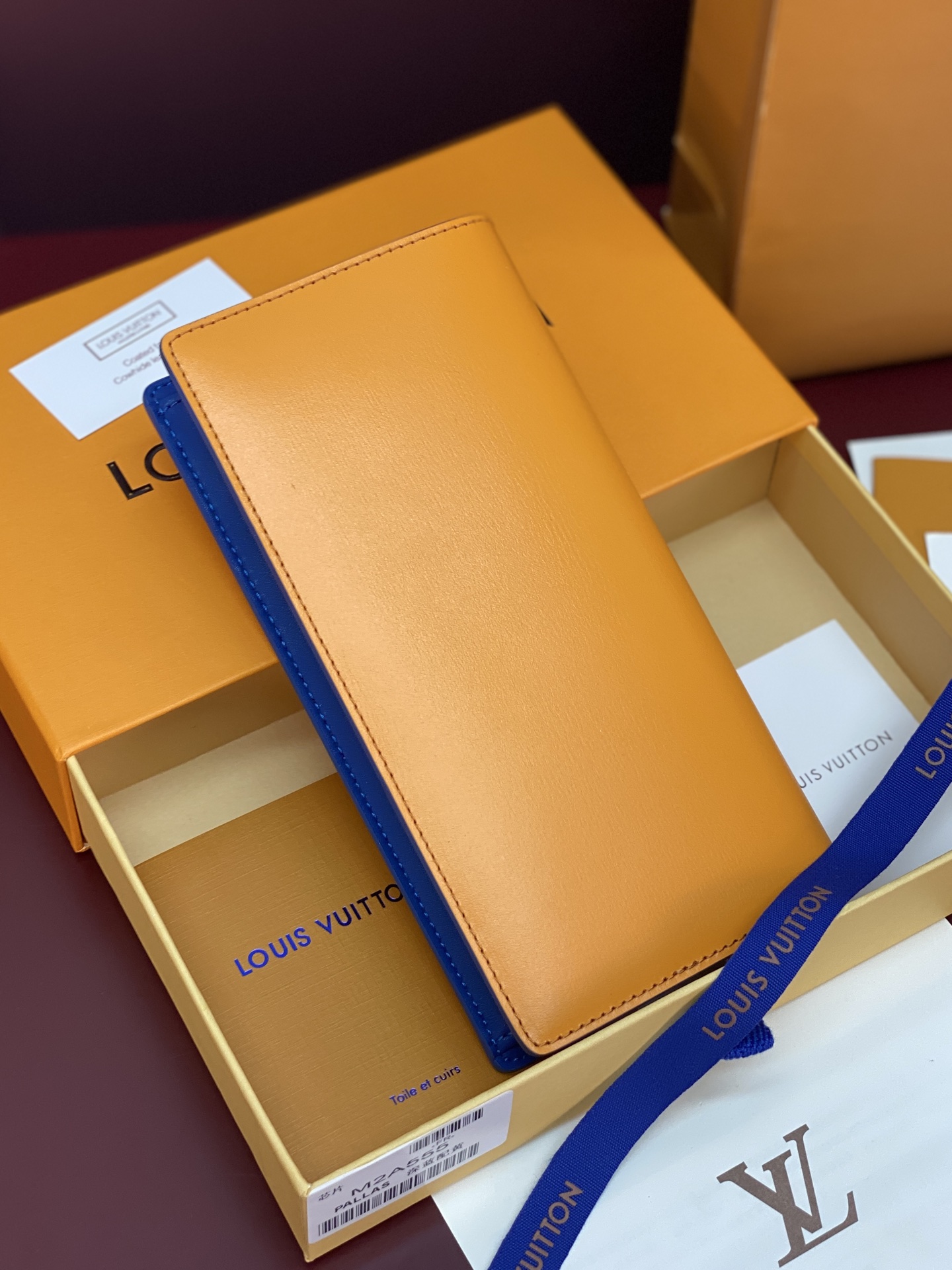 [Louis Vuitton] LV 루이비통 쇼퍼백 모티브 Brazza 브라짜 월렛 지갑 M2A555
