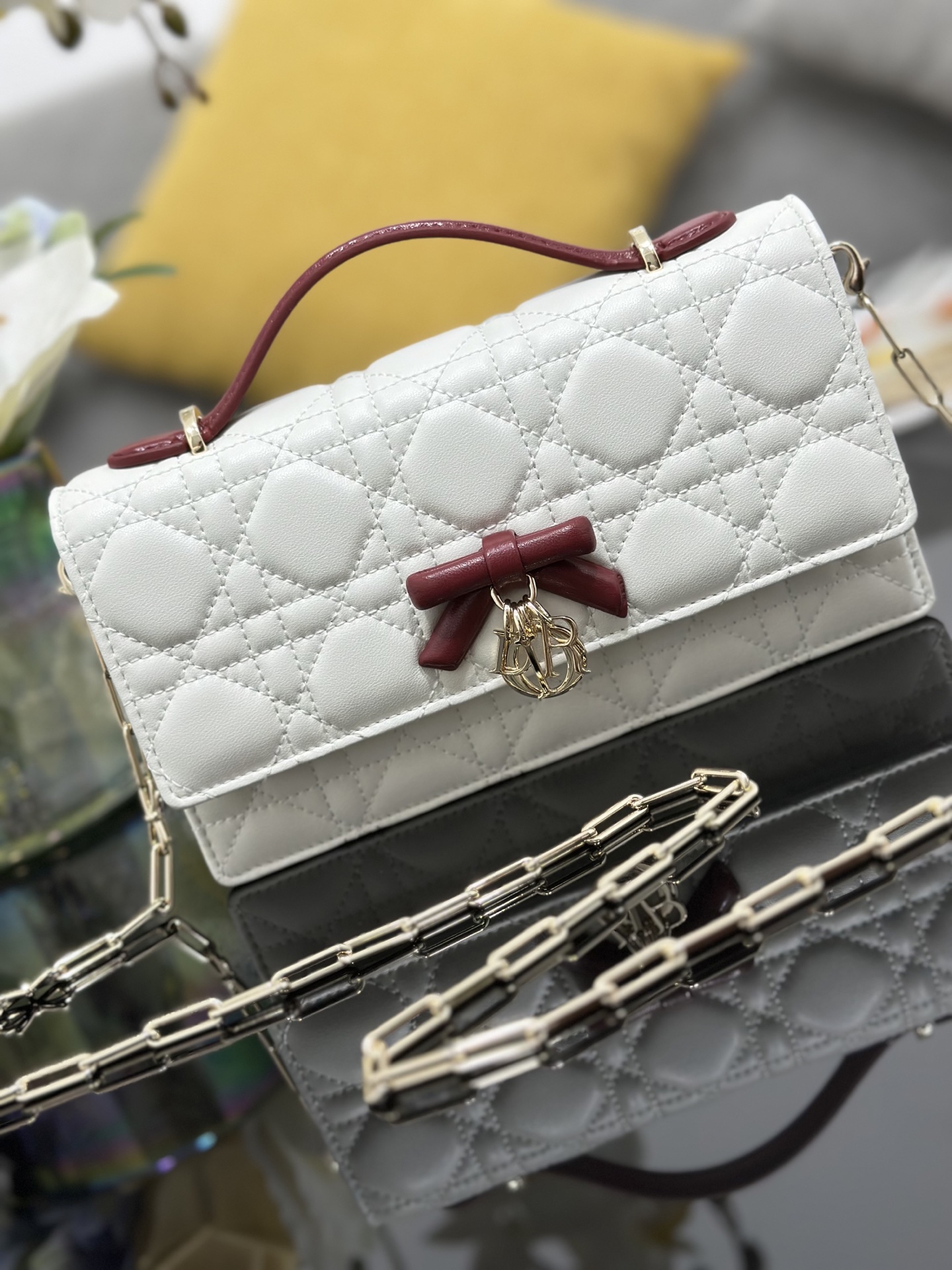 [Dior] 디올 미스 디올(Miss Dior) 보우 램스킨 탑핸들 체인 파우치 (WOC) 가방