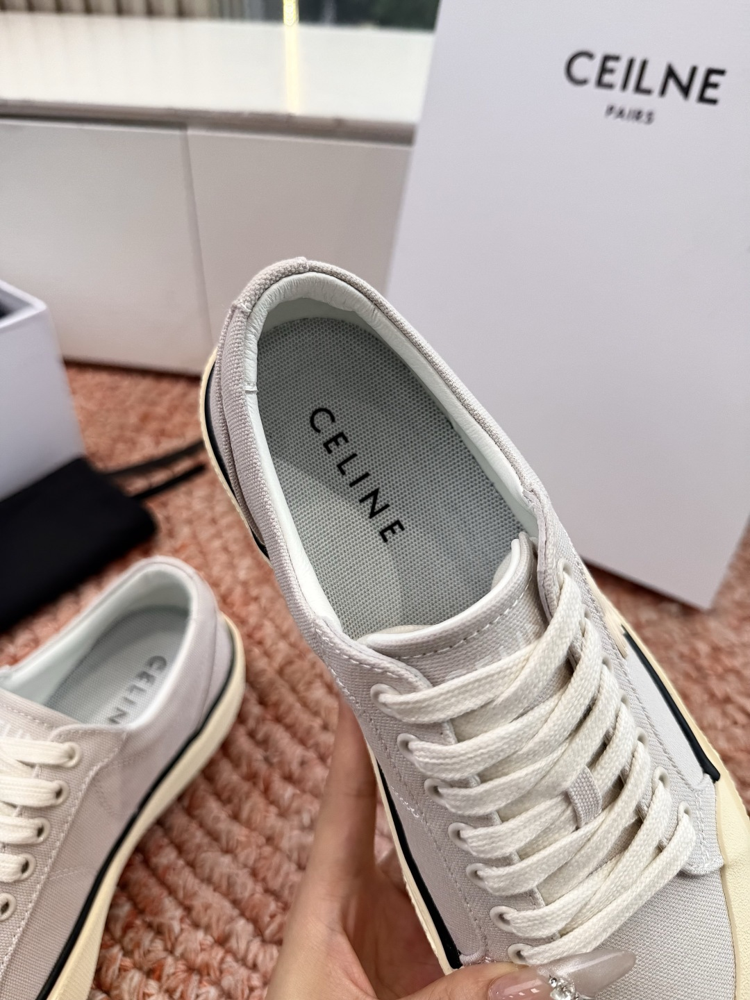 셀린느(CELINE) 트리오페 로고 플랫폼 캔버스 스니커즈 신발