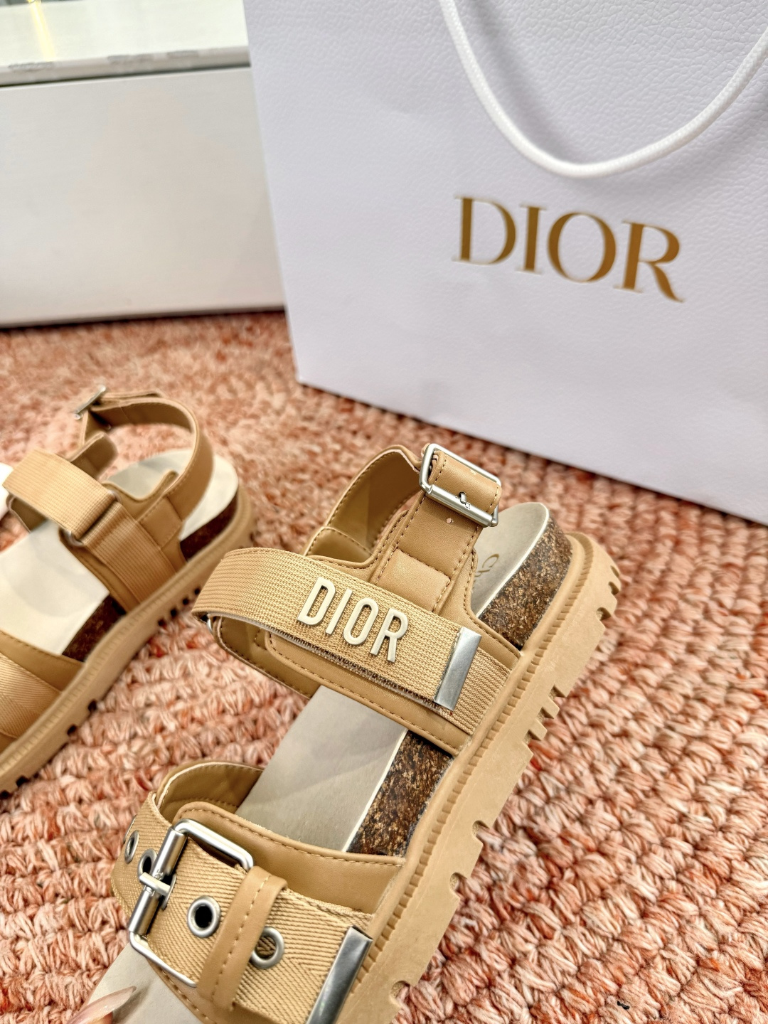 디올(DIOR) CD 버클 샌들 신발