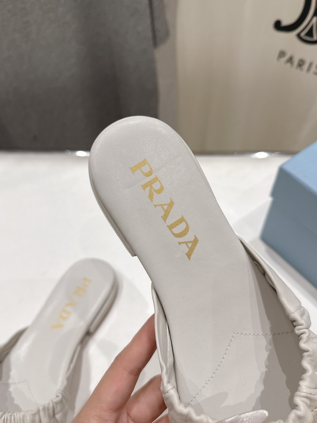프라다(PRADA) 리본 장식 플랫 슬리퍼 신발