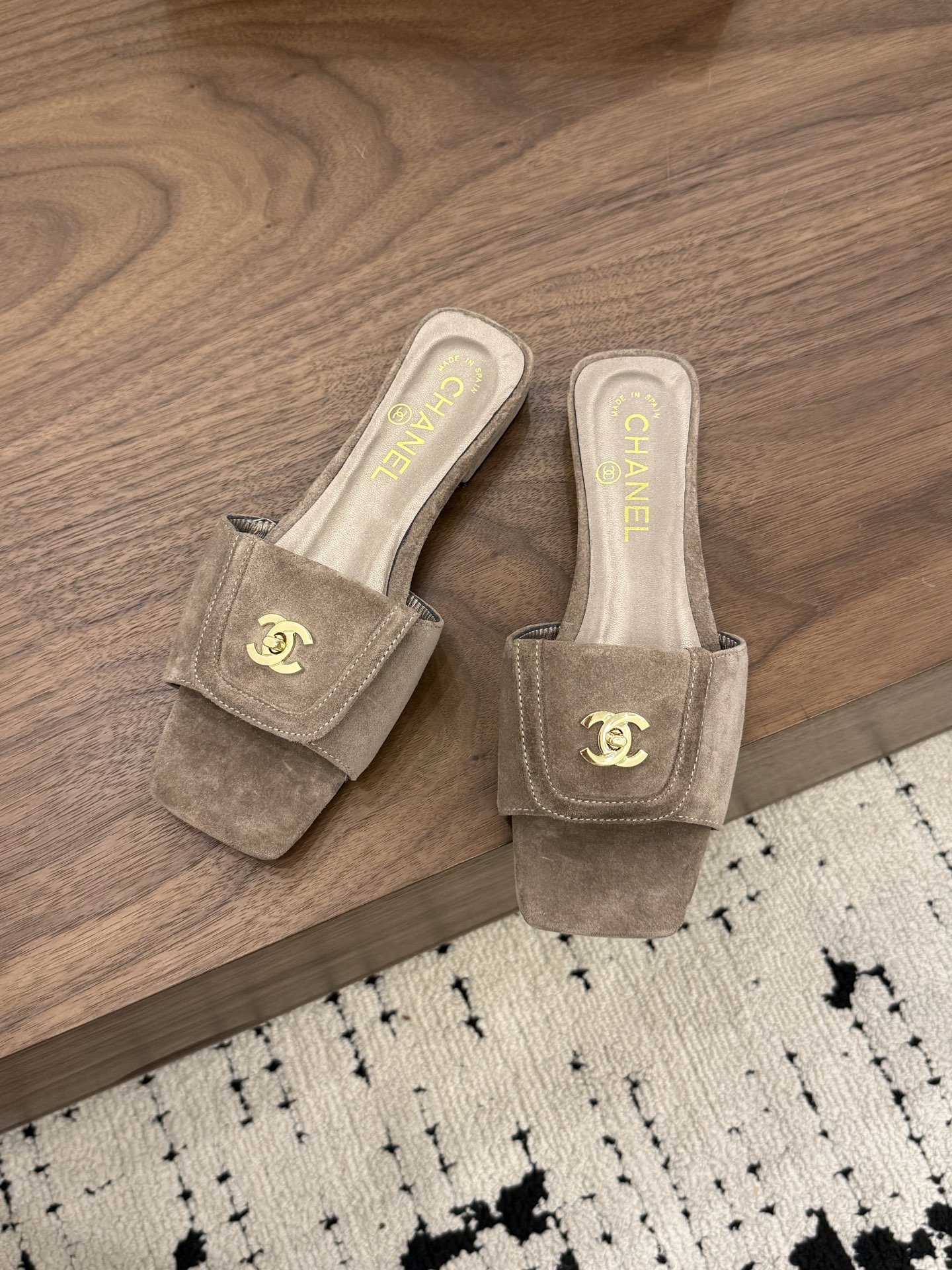 샤넬(CHANEL) 버클 스퀘어토 플랫 슬리퍼 신발