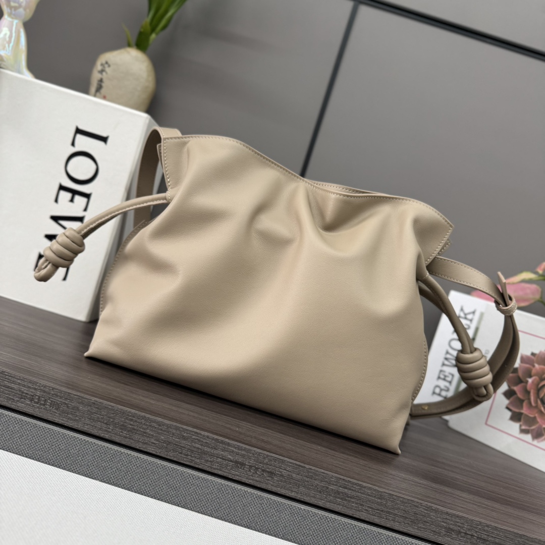 LOEWE 로에베 Flamenco 플라멩코 나파 카프스킨 숄더/클러치백 (미디엄) 가방 / 262386
