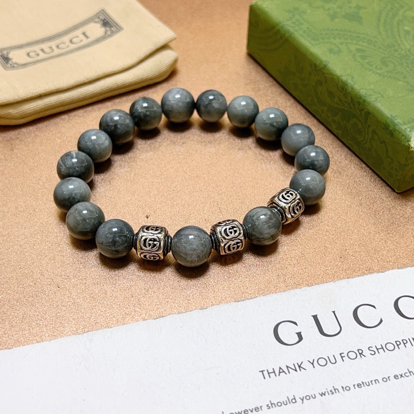 구찌(GUCCI) 더블 G 그레이 크리스탈 비즈 팔찌 악세사리