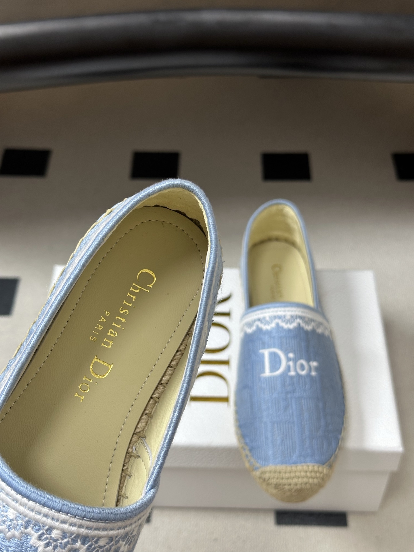 디올(DIOR) 오블리크 자수 에스파드류 슬립온 신발