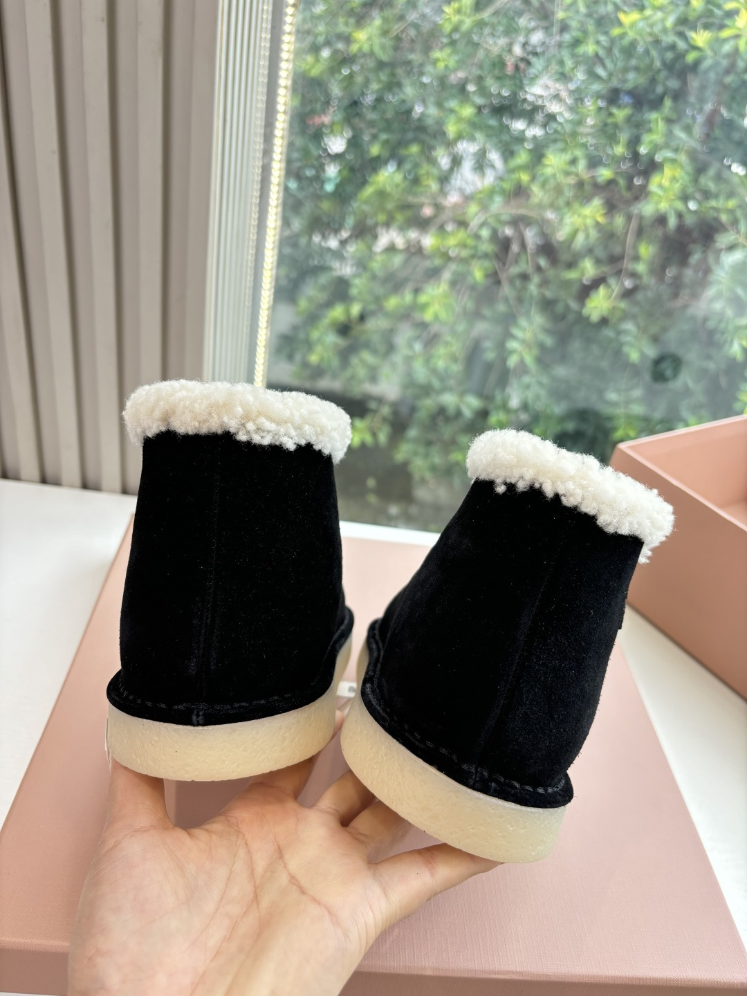 미우미우(MIU MIU) 울 안감 스웨이드 숏 부츠 신발