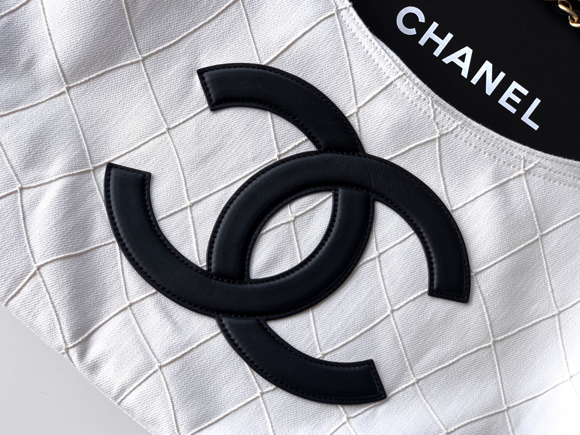 [Chanel] 샤넬 26SS 화이트 CC 로고 캔버스 토트백 가방