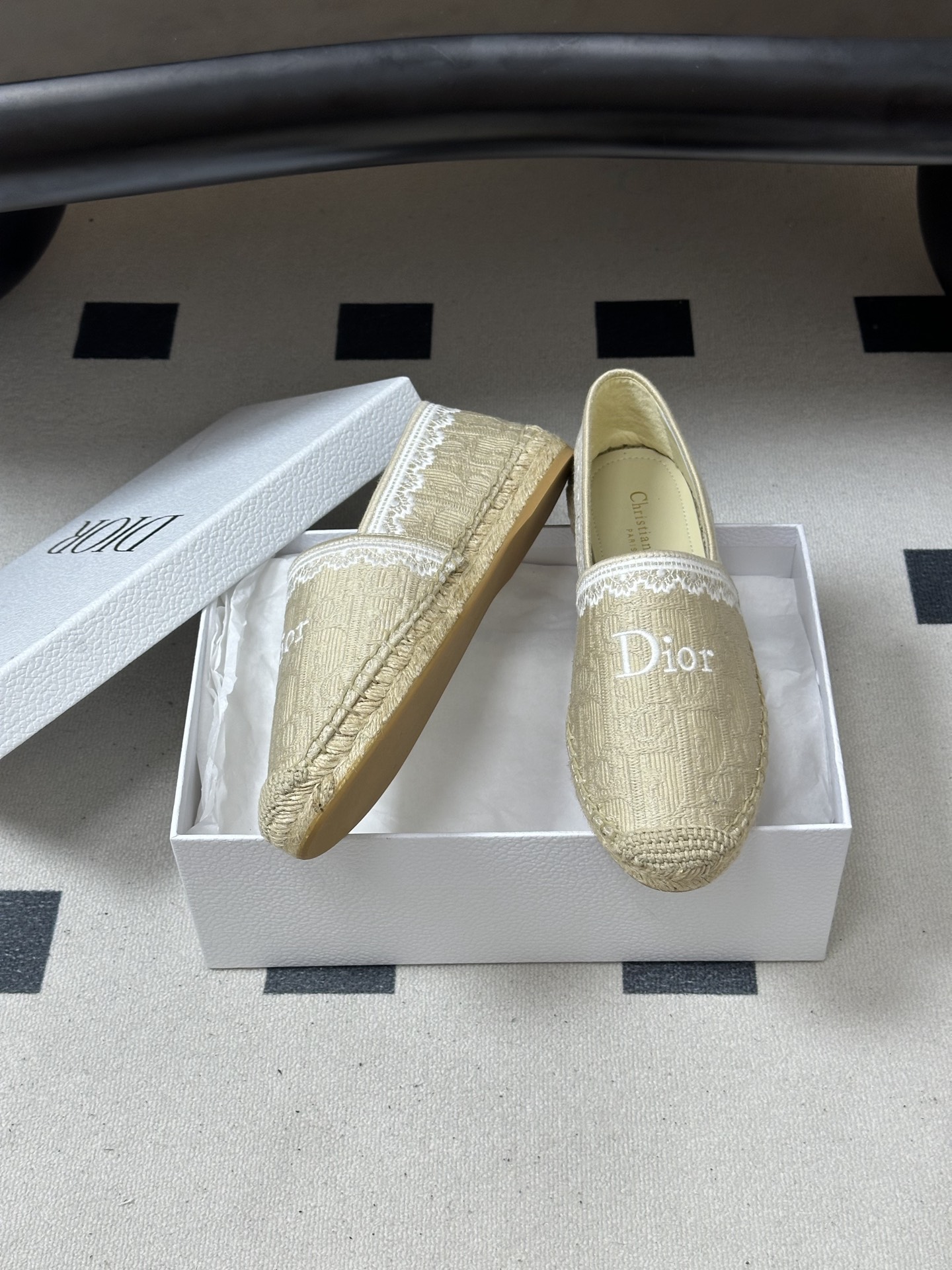 디올(DIOR) 오블리크 자수 에스파드류 슬립온 신발