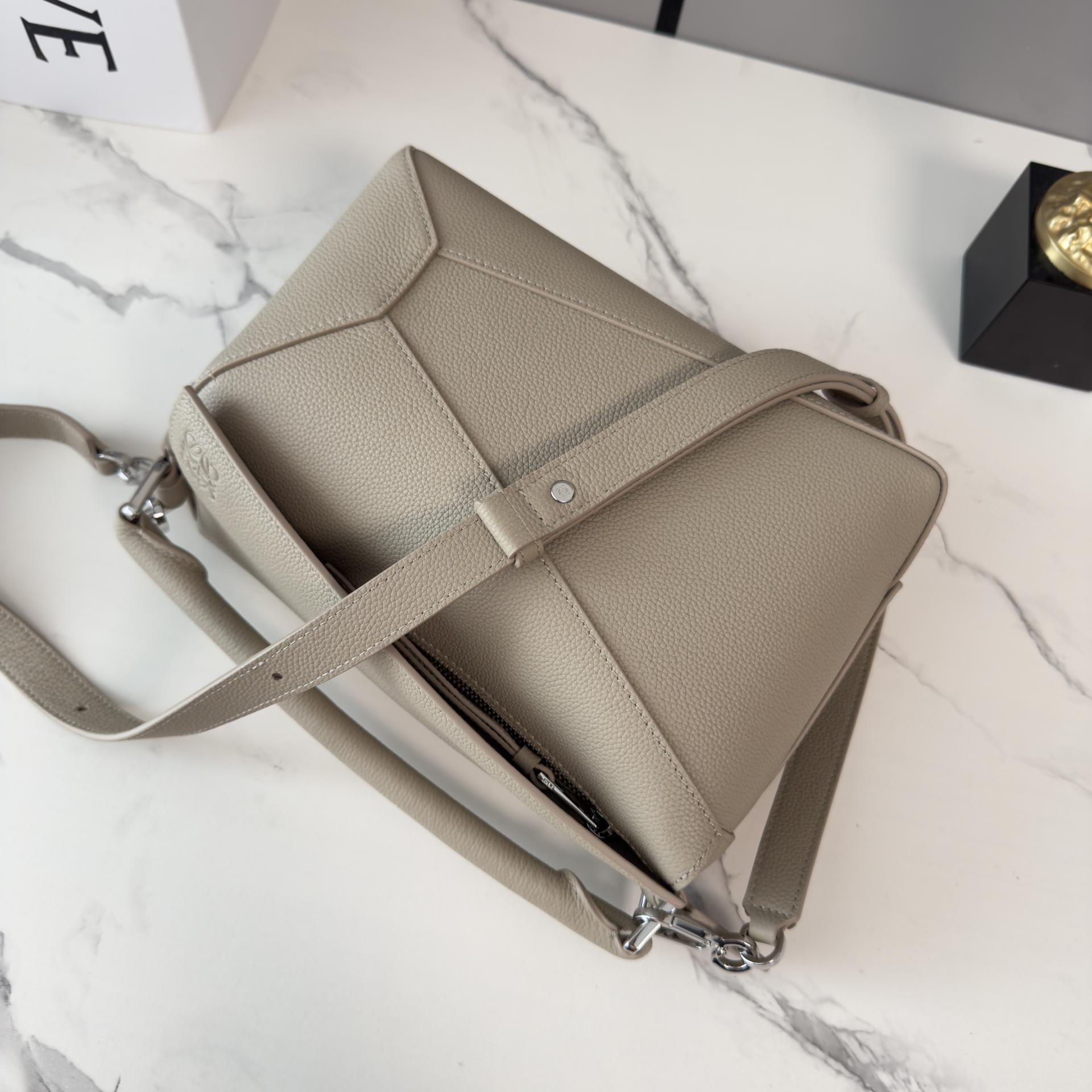 Loewe Puzzle Edge 로에베 퍼즐 스몰 백 가방