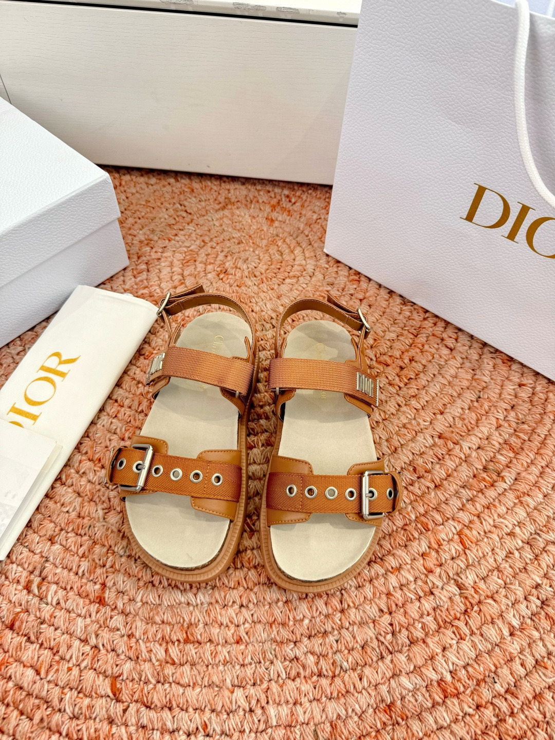 디올(DIOR) CD 버클 샌들 신발