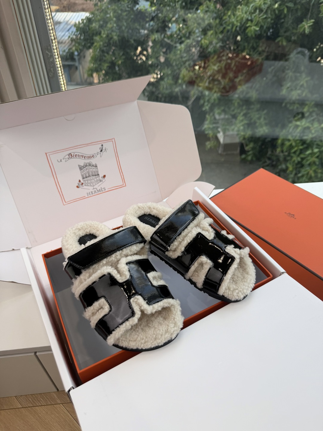에르메스(HERMES) 시어링 퍼 뮬 슬리퍼 신발