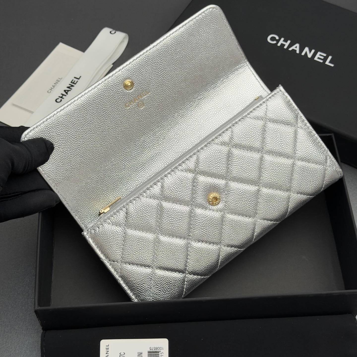 [Chanel] 샤넬 26SS 캐비어 멀티 젬스톤 플랩 장지갑