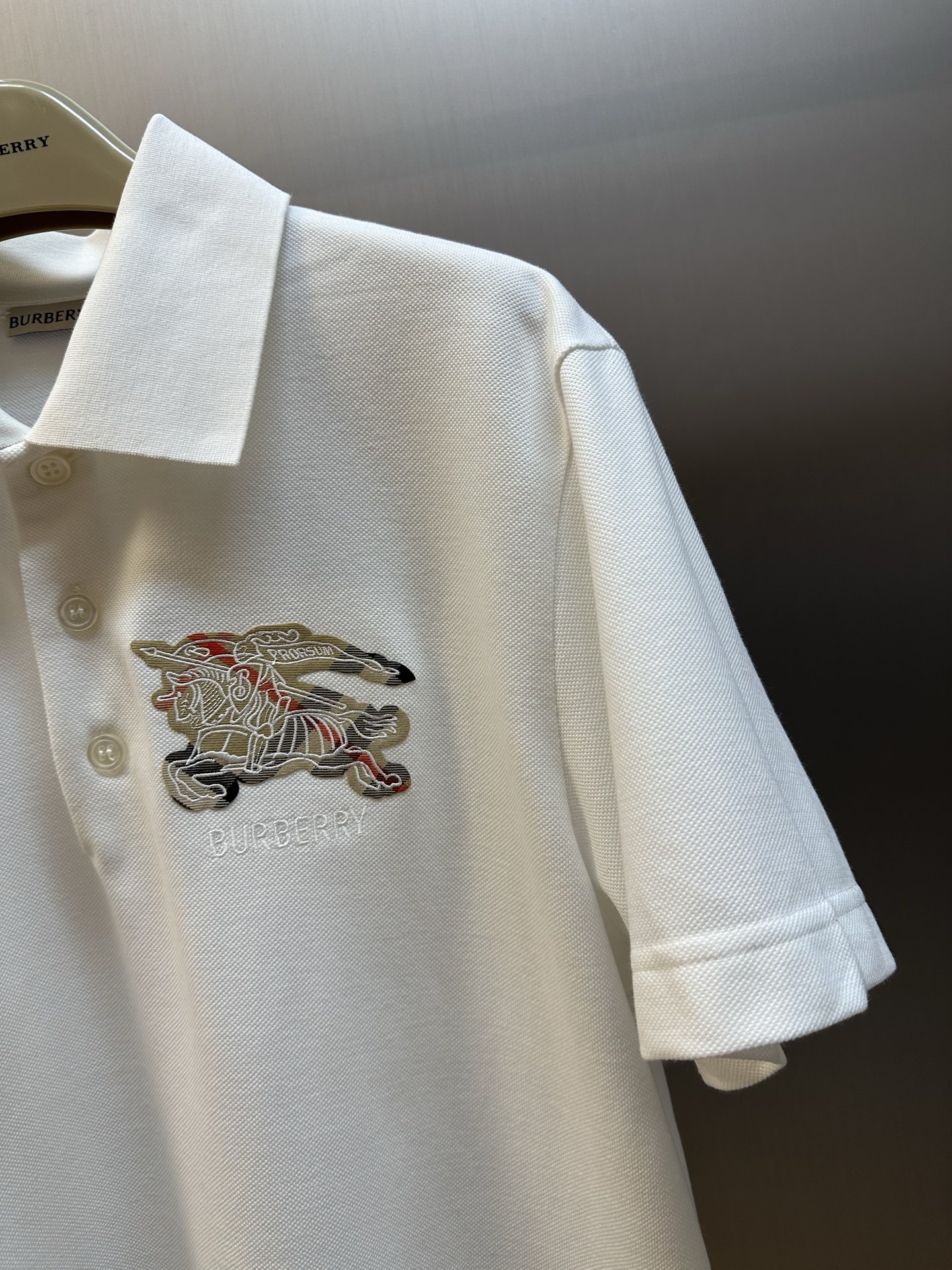 버버리(BURBERRY) 자수 패치 폴로 셔츠 의류