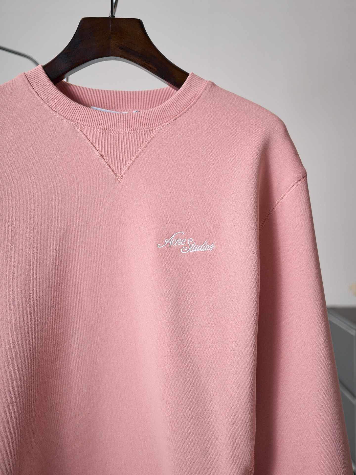 아크네(Acne studios) 로고 자수 맨투맨 상의 의류