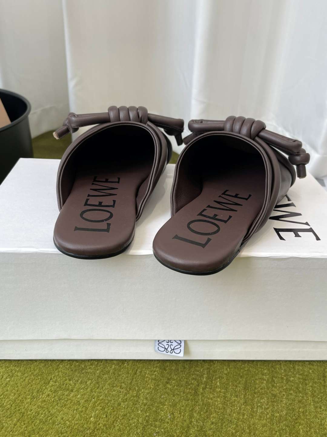 로에베(LOEWE) 매듭 스트랩 백리스 슬리퍼 신발