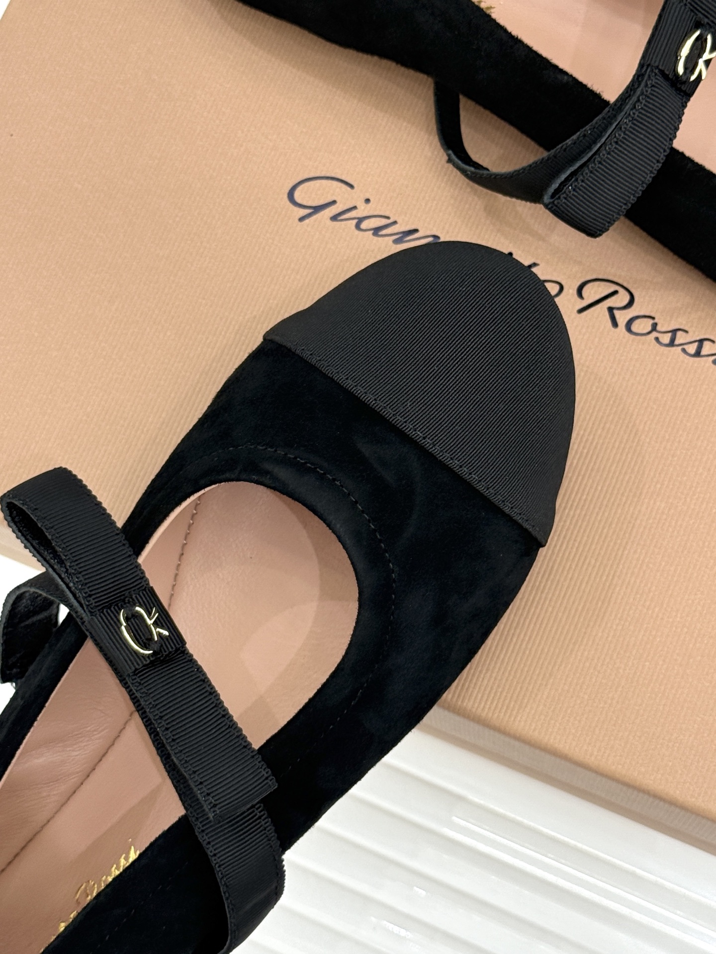 지안비토 로시(Gianvito Rossi) 리본 메리제인 플랫슈즈 신발