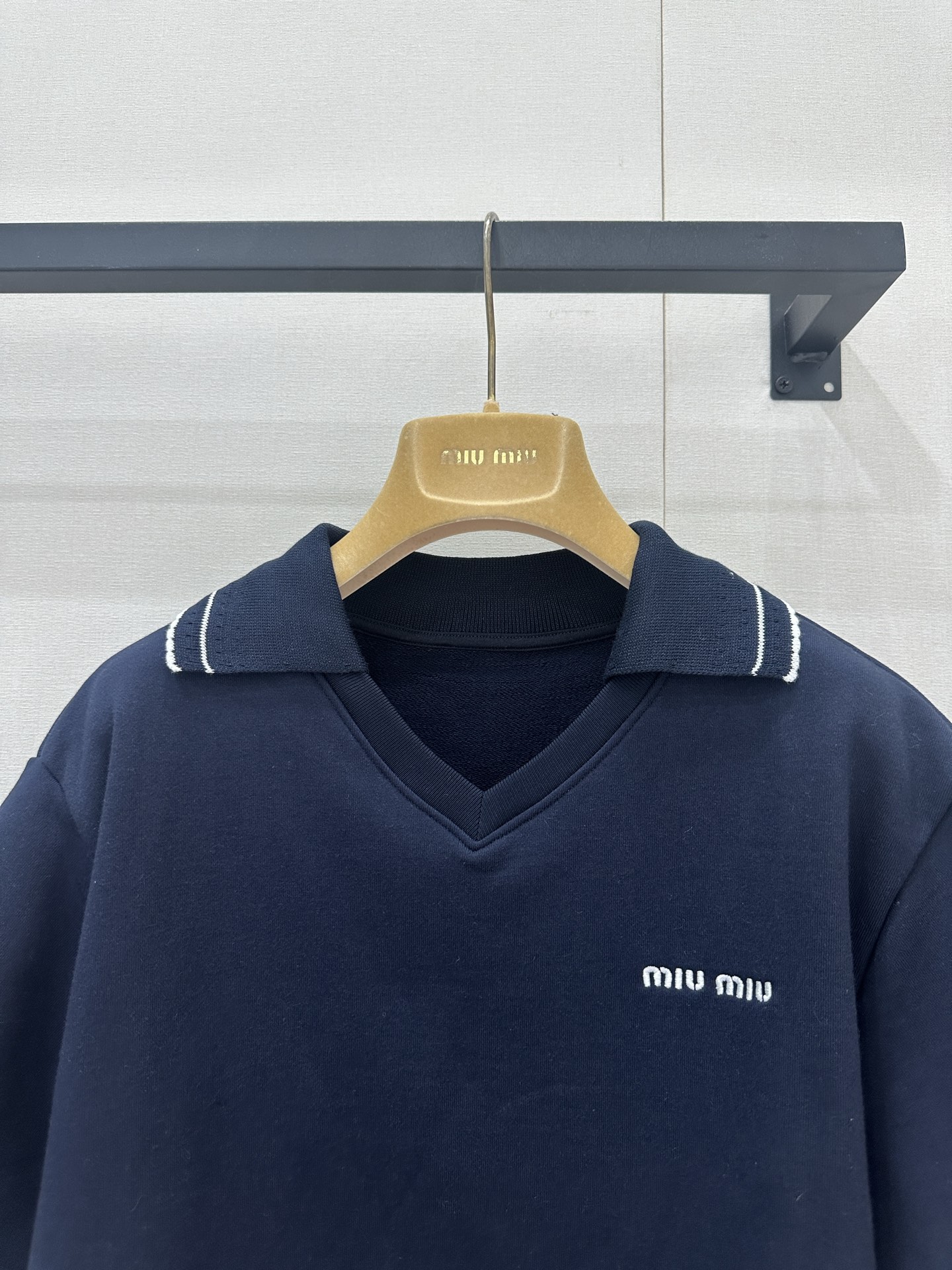 미우미우(MIU MIU) 자수 피케 폴로 티셔츠 상의 의류