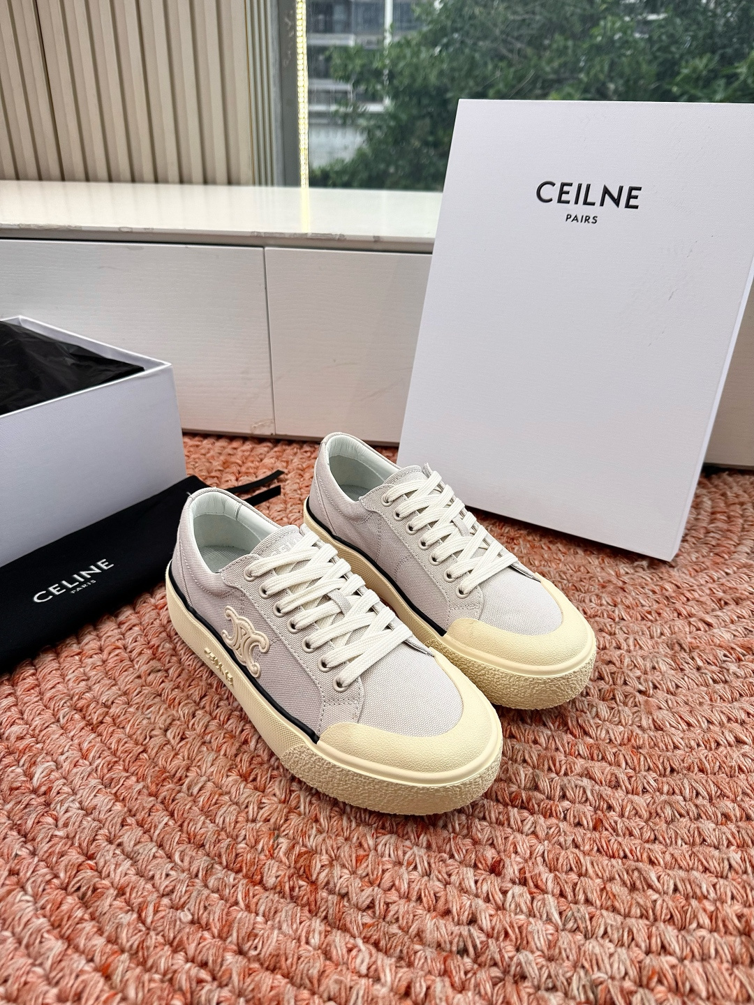 셀린느(CELINE) 트리오페 로고 플랫폼 캔버스 스니커즈 신발