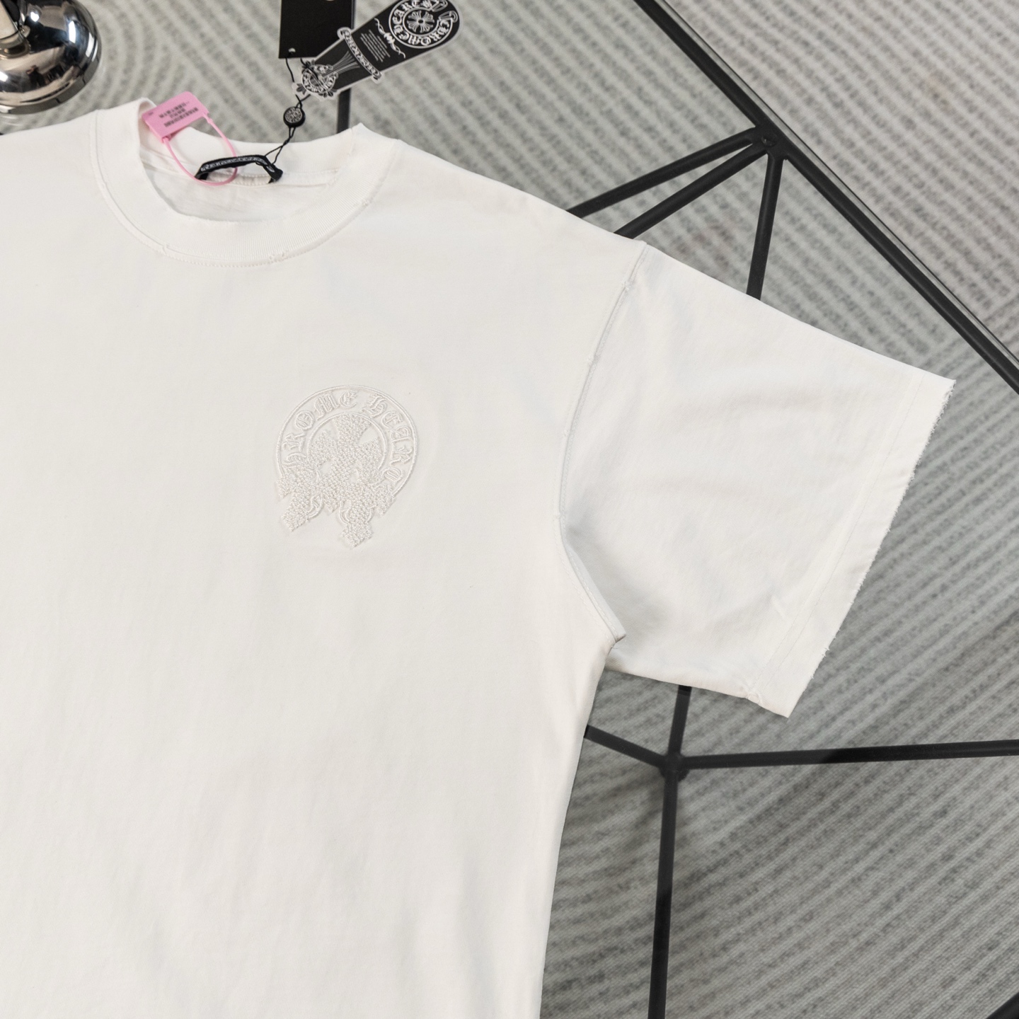 크롬하츠(CHROME HEARTS) 고딕 자수 반팔 티셔츠 의류