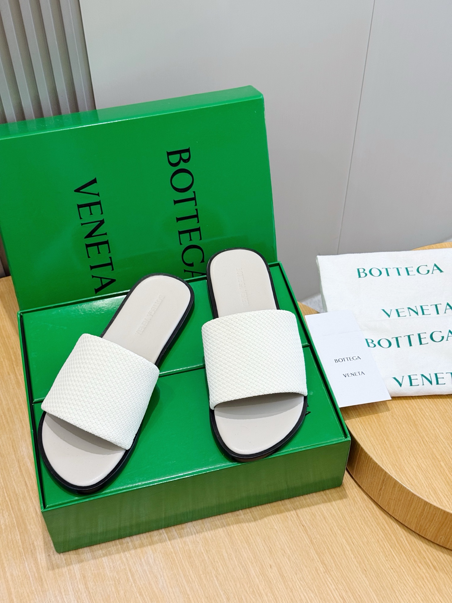 [Bottega Veneta] BV 보테가 베네타 맨즈 웨이브 레더 슬라이드 슬리퍼 신발