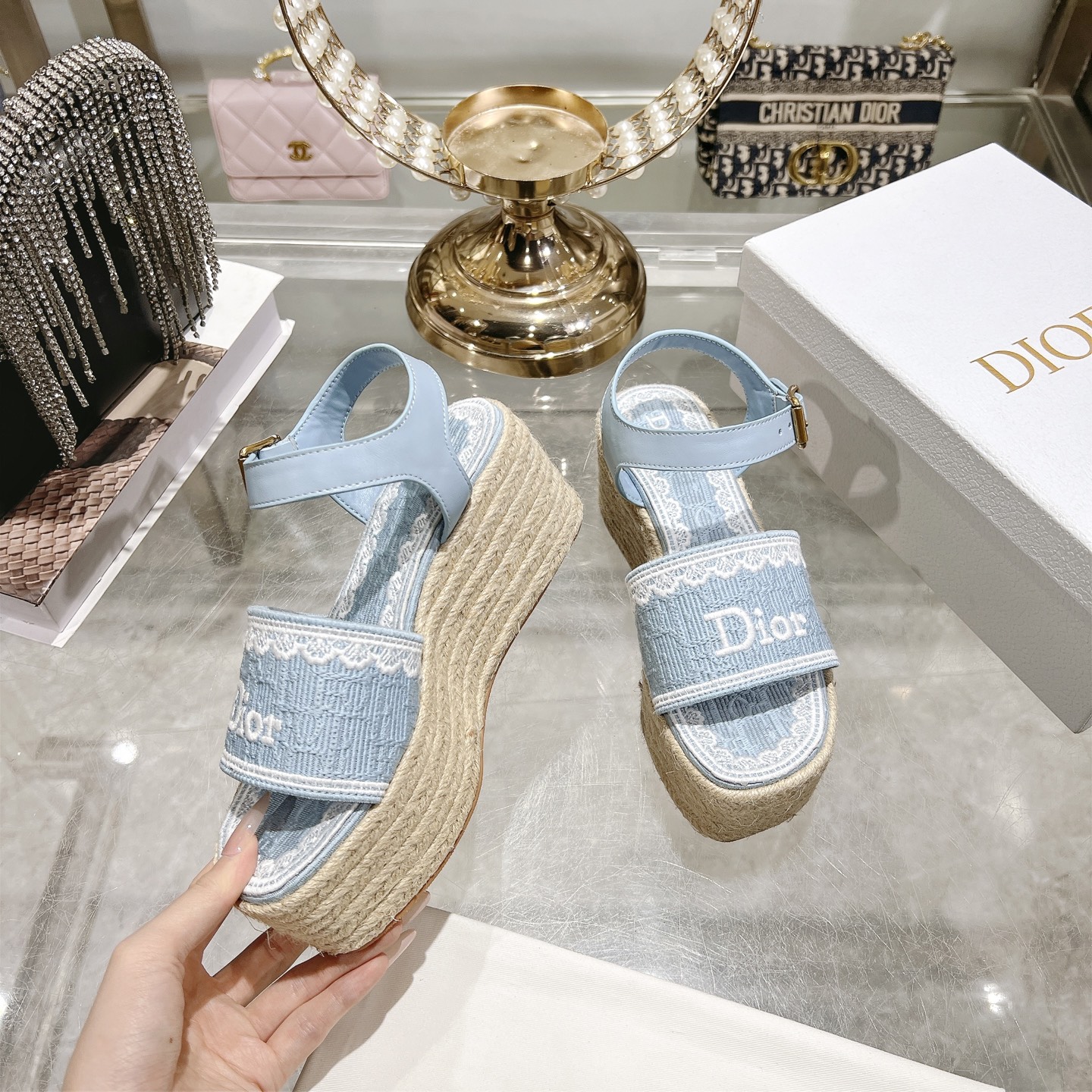 디올(DIOR) Dway 로고 자수 에스파드류 웨지 샌들 신발
