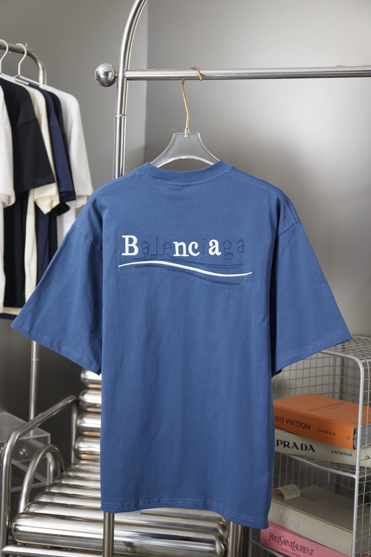 발렌시아가(BALENCIAGA) 패치 자수 로고 반팔 티셔츠 상의 의류