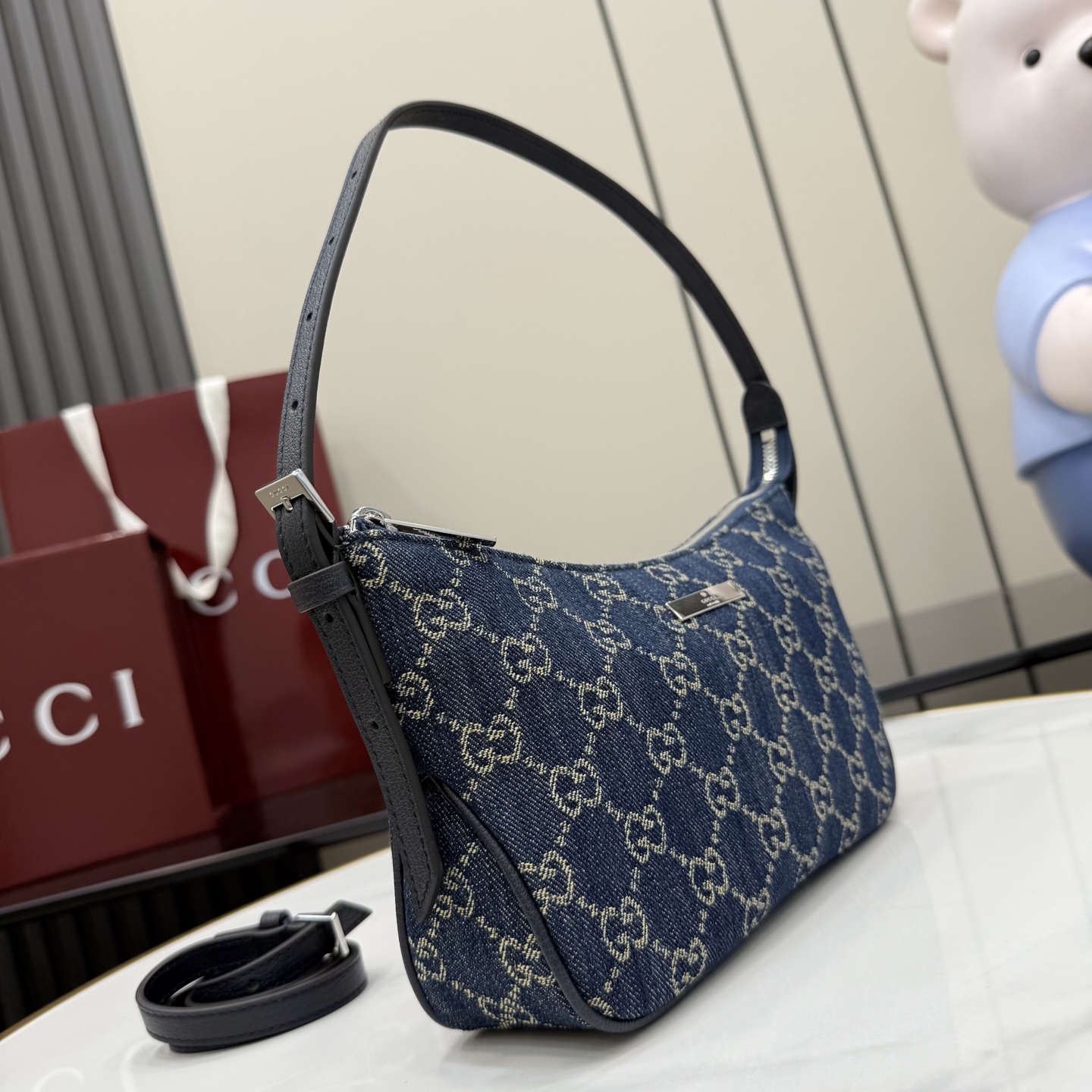[Gucci] 구찌 (Generation) 워시드 GG 데님 호보백 가방