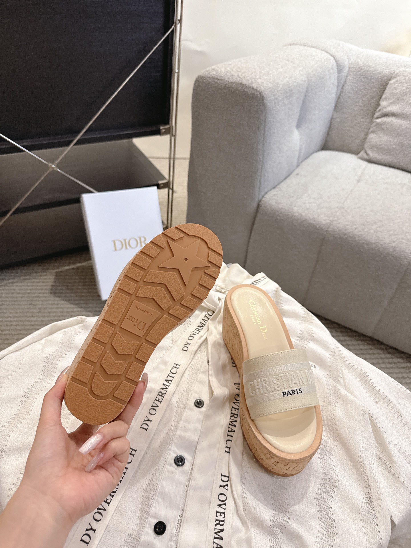 디올(DIOR) 로고 자수 플랫폼 웨지 슬리퍼 신발