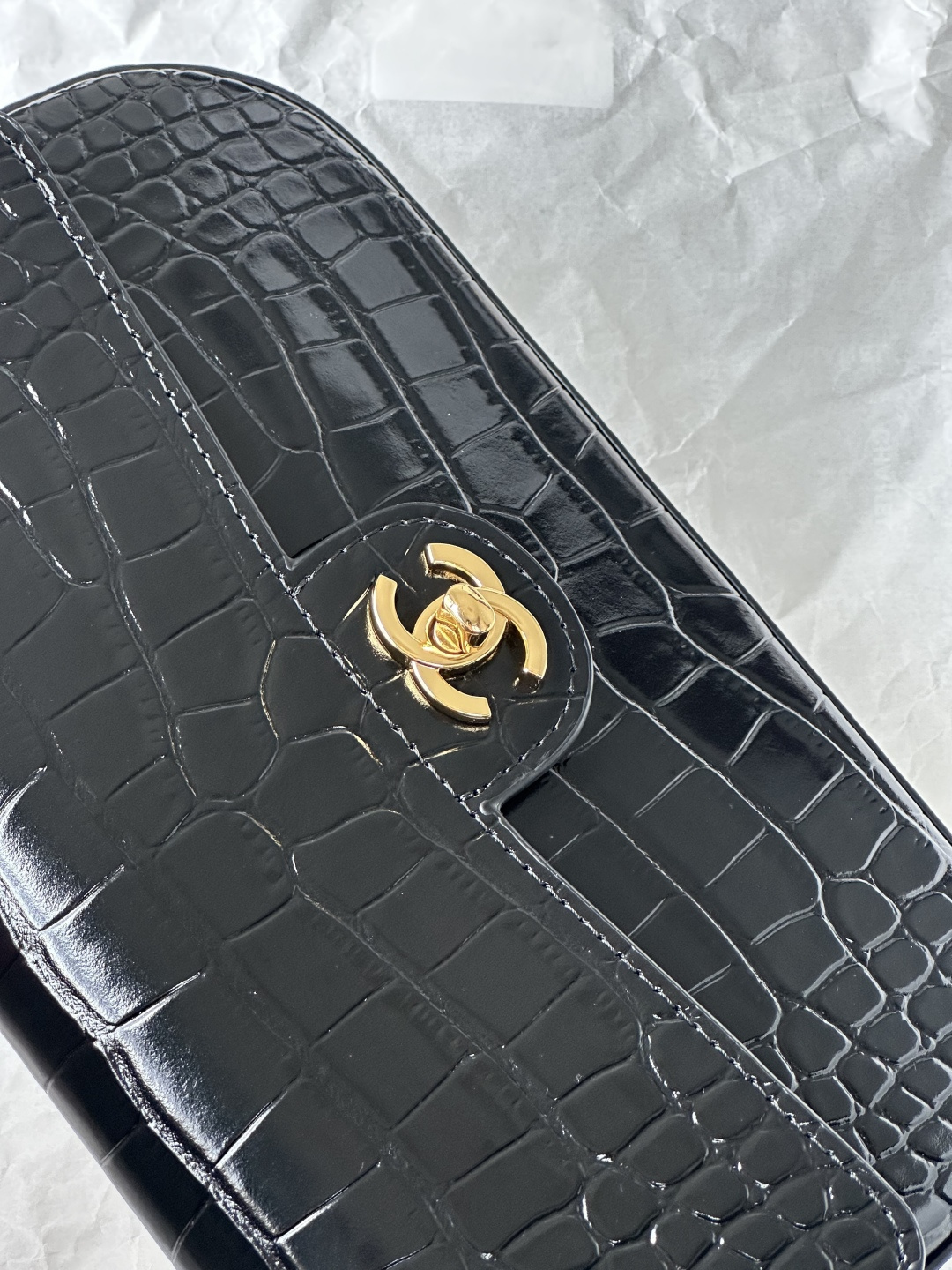 CHANEL 샤넬 26A 크로커다일 엠보스드 탑핸들 플랩백 가방 / AS6425