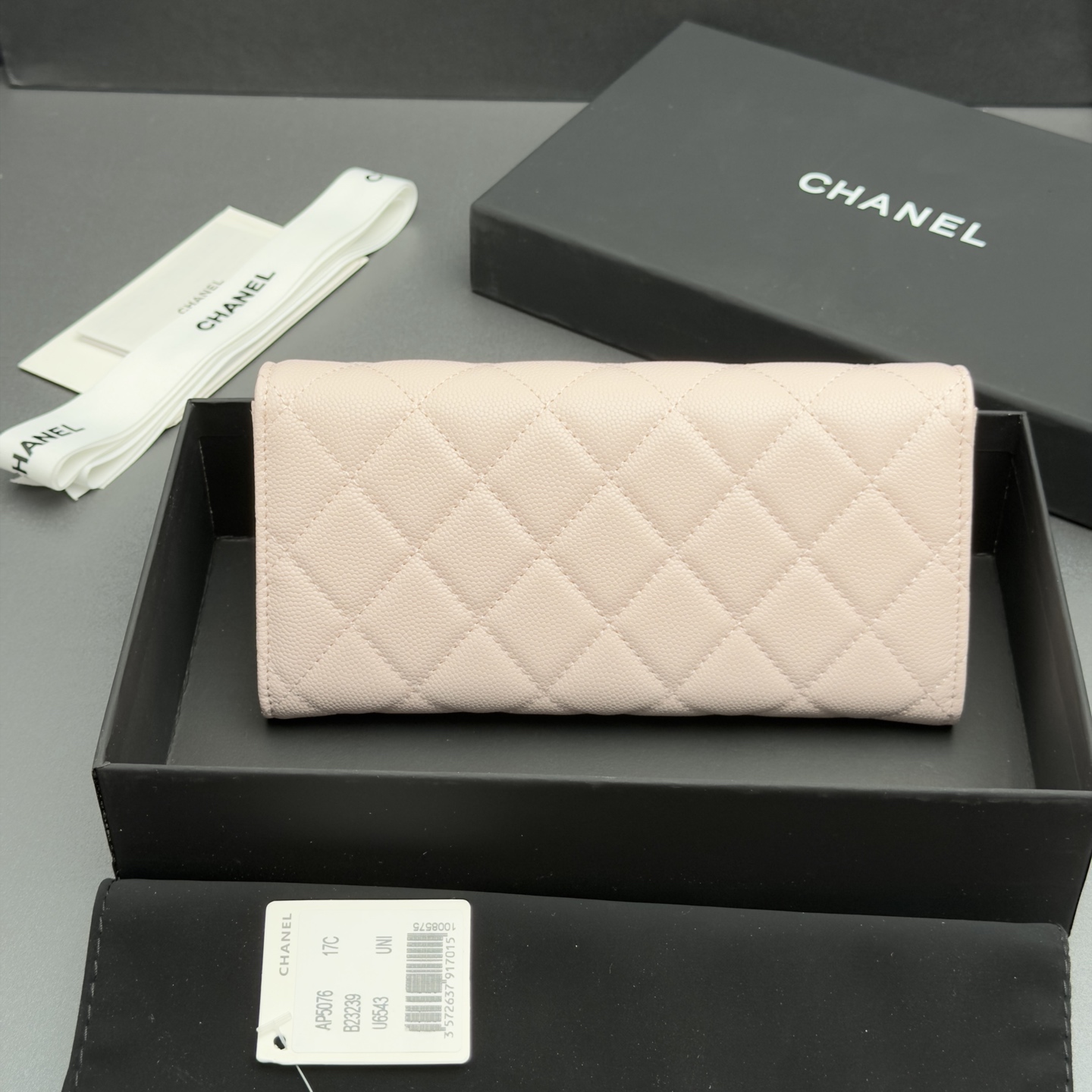 [Chanel] 샤넬 26SS 캐비어 멀티 젬스톤 플랩 장지갑
